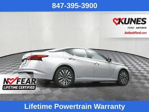 Used 2024 Nissan Altima 2.5 SV image 17