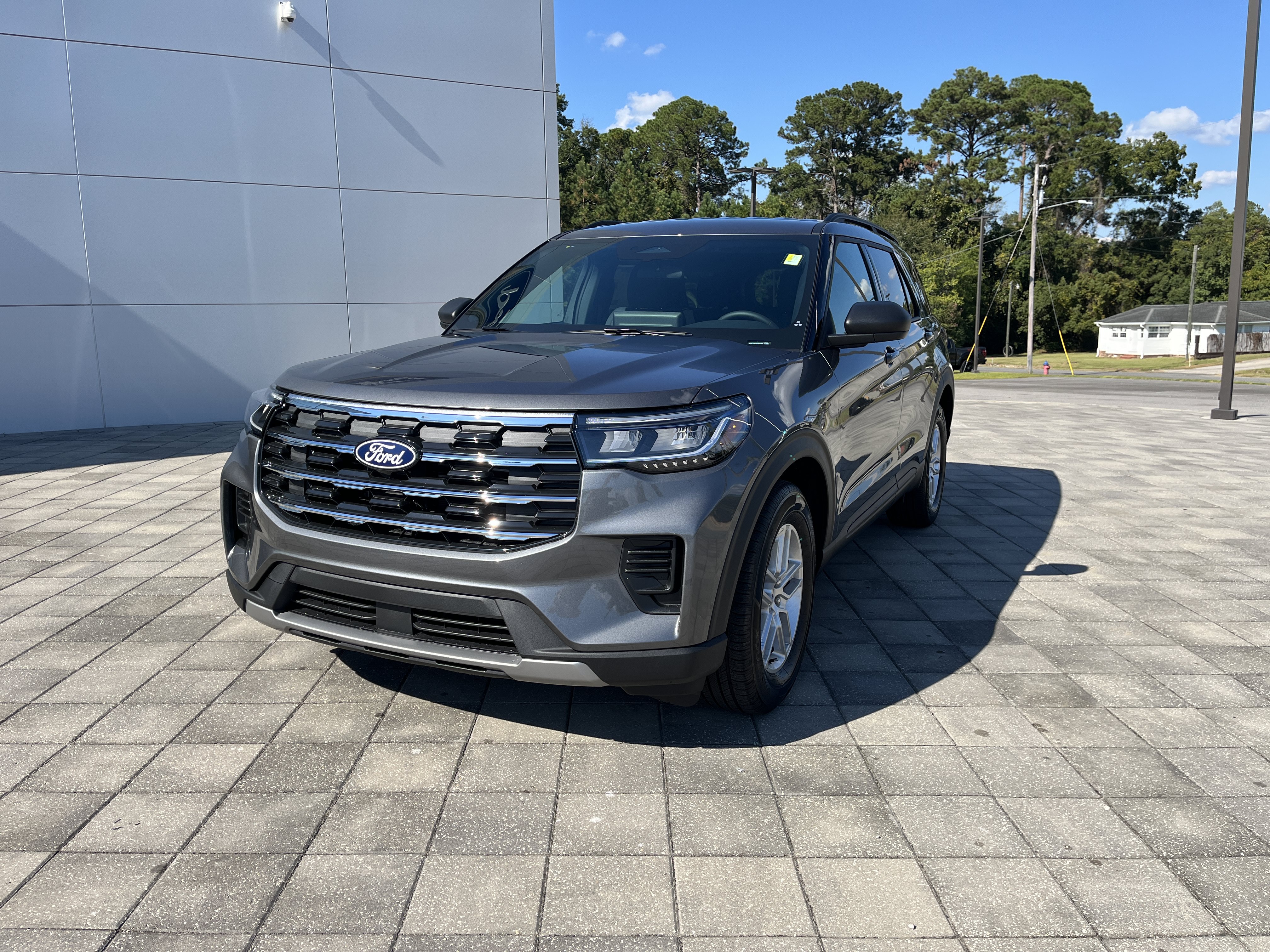 New 2027 Ford Explorer Active RWD image 2