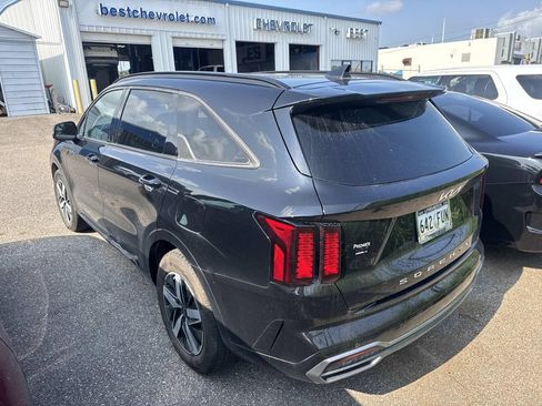 Used 2022 Kia Sorento EX w/ Panoramic Sunroof Package FWD image 12