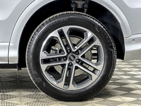 Used 2025 Audi Q5 Premium w/ Convenience Package image 25