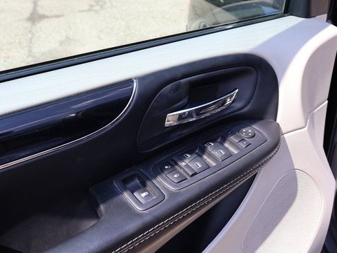 Used 2017 Dodge Grand Caravan SXT FWD image 14