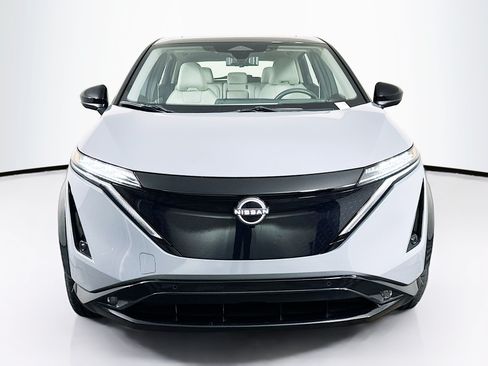 Used 2023 Nissan Ariya AWD image 2