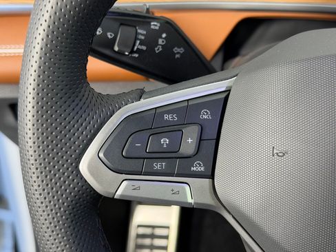 Used 2025 Volkswagen Tiguan SEL R-Line image 14