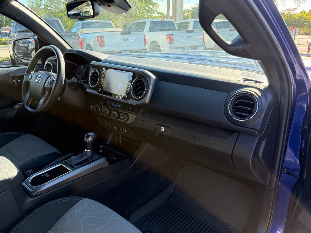 Used 2022 Toyota Tacoma TRD Sport w/ Black Out Package (TMS) AWD/4WD image 17