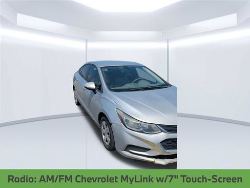 Used 2018 Chevrolet Cruze LS FWD image 4