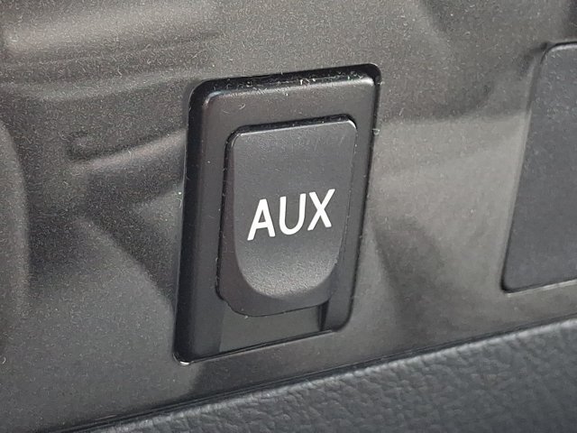 Used 2013 Toyota Tundra 4x4 Double Cab w/ Tow Pkg image 31