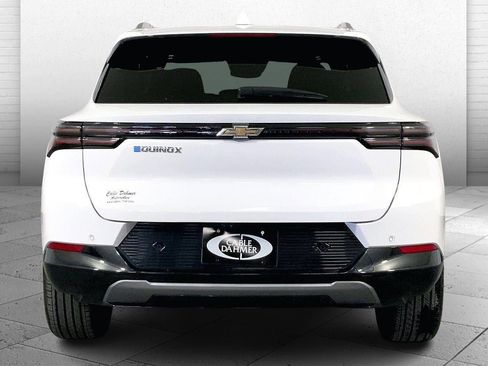 Used 2025 Chevrolet Equinox EV LT w/ Convenience Package image 3