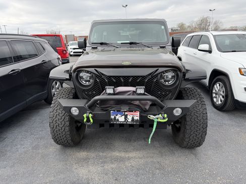 Used 2021 Jeep Wrangler Unlimited Sahara image 2