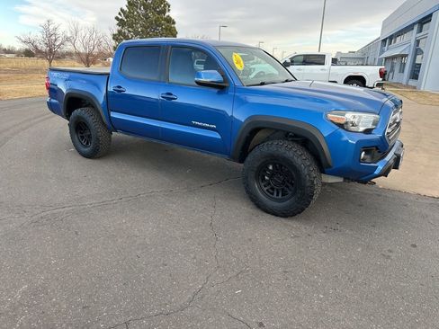 Used 2017 Toyota Tacoma TRD Off-Road image 33