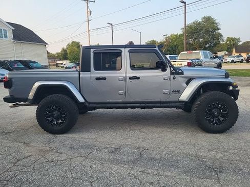 Used 2020 Jeep Gladiator Overland AWD/4WD image 2
