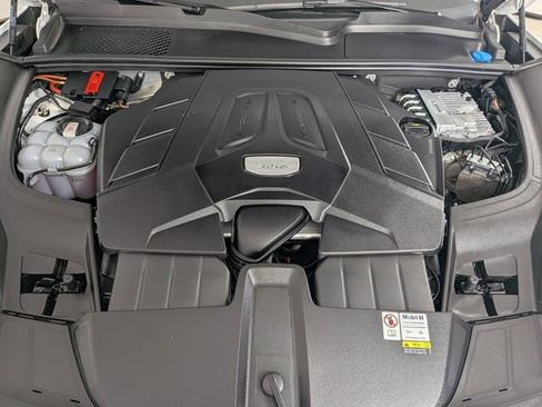 Used 2023 Porsche Cayenne Platinum Edition image 26