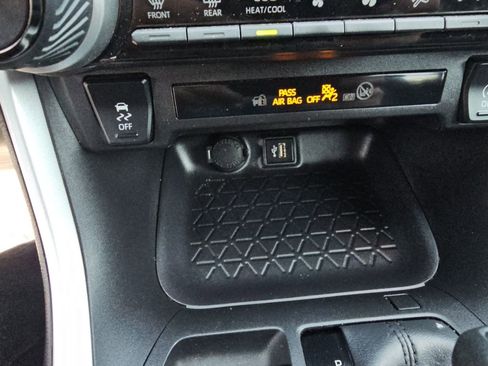 Certified 2025 Toyota RAV4 XLE image 19