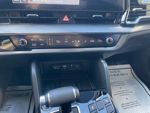 Used 2025 Kia Sportage EX FWD image 18