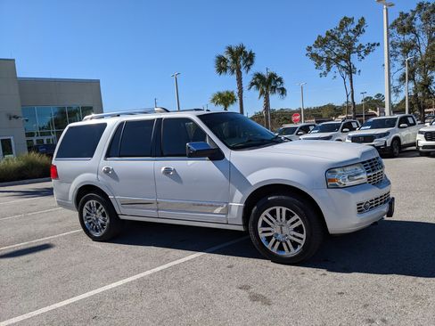 Used 2010 Lincoln Navigator Base image 10
