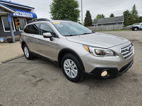 Used 2017 Subaru Outback 2.5i Premium AWD/4WD image 3