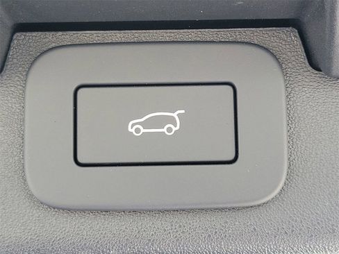 New 2025 Land Rover Discovery S image 12