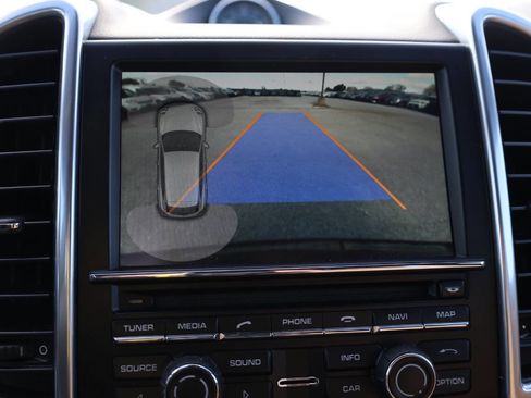 Used 2015 Porsche Cayenne S image 21