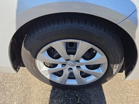 Used 2023 Toyota Corolla LE FWD image 16