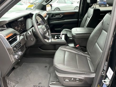 Used 2025 GMC Yukon Denali image 9