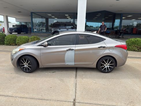 Used 2011 Hyundai Elantra GLS w/ Preferred Equipment Pkg 3 FWD image 9