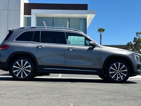 Used 2022 Mercedes-Benz GLB 250 4MATIC image 2