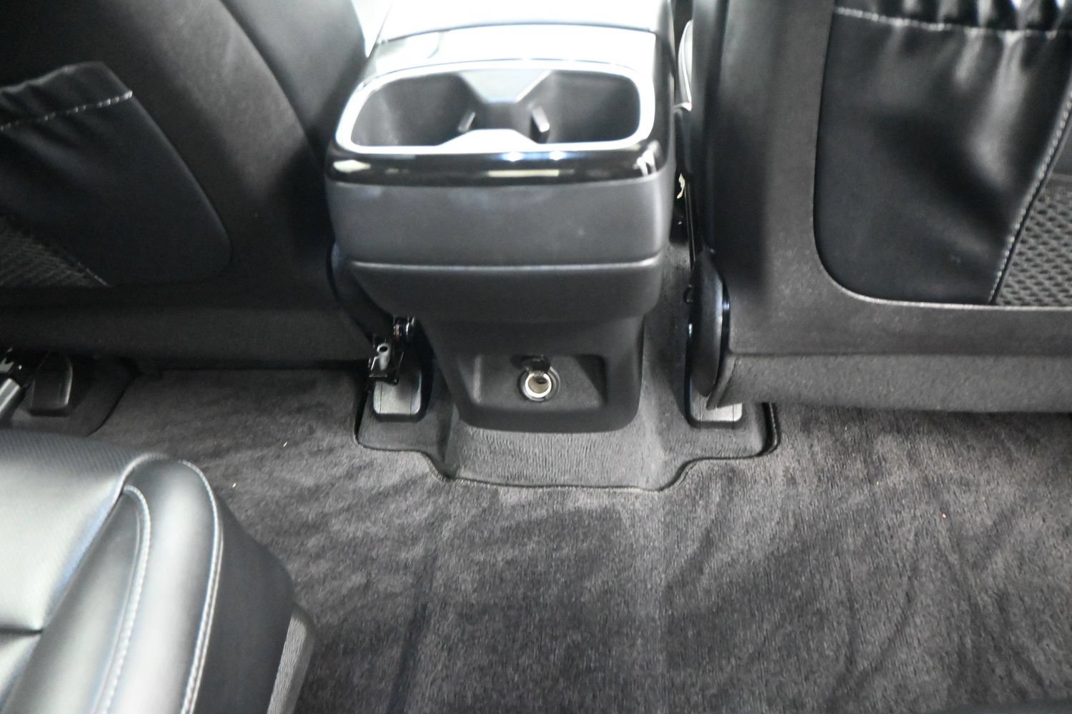 Used 2024 Kia Telluride S w/ S Sunroof Package FWD image 16