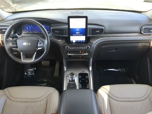 Used 2020 Ford Explorer Platinum w/ Premium Technology Package image 15