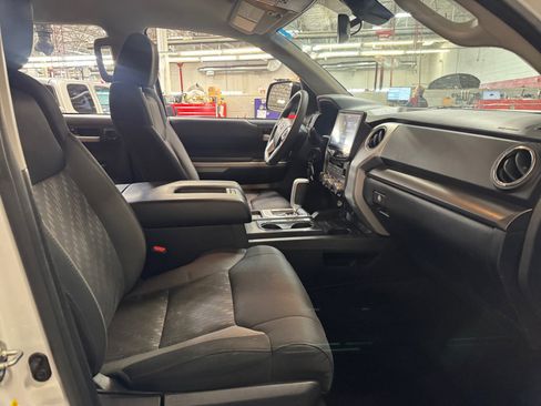 Used 2019 Toyota Tundra SR5 w/ SR5 Upgrade Package AWD/4WD image 19