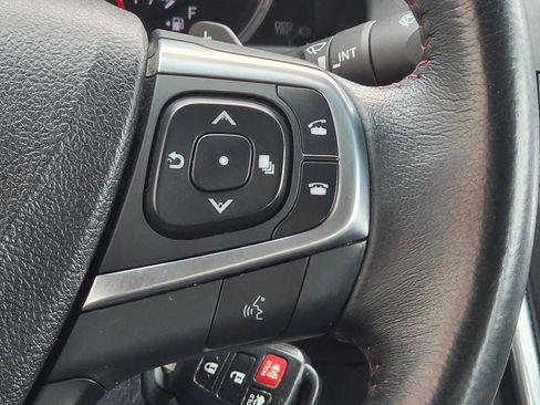 Used 2017 Toyota Camry SE FWD image 19