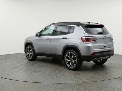 Used 2025 Jeep Compass Limited image 6