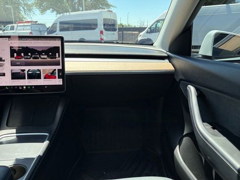 Used 2022 Tesla Model Y Long Range AWD/4WD image 8