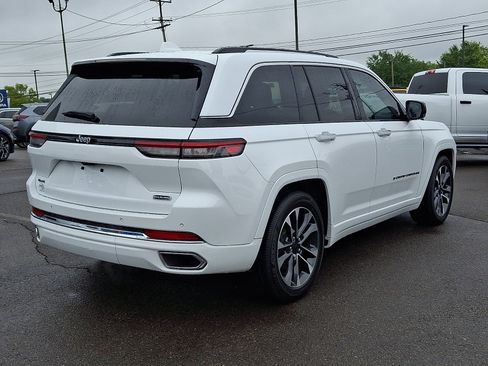 Used 2022 Jeep Grand Cherokee Overland AWD/4WD image 4