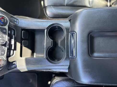 Used 2018 Chevrolet Tahoe LT w/ LT Signature Package AWD/4WD image 15