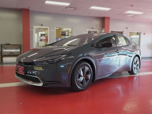 Certified 2024 Toyota Prius Prime SE image 3