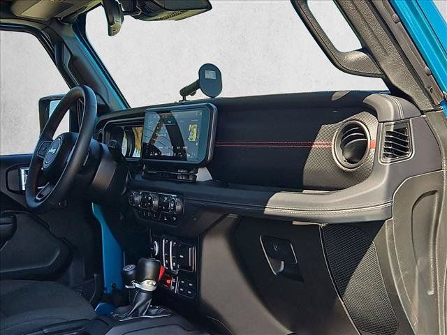 Used 2024 Jeep Wrangler Rubicon w/ Convenience Group AWD/4WD image 18