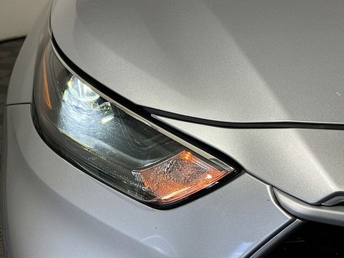 Used 2023 Toyota Highlander LE image 9