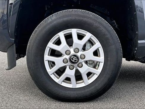 Used 2024 Toyota Tacoma SR5 w/ SR5 Upgrade Package image 30