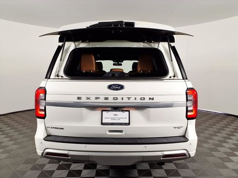 Used 2024 Ford Expedition Platinum image 9