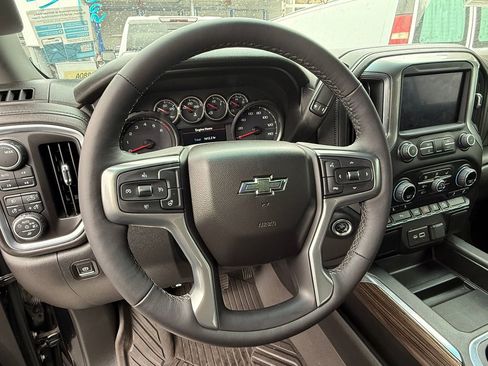 Used 2022 Chevrolet Silverado 1500 LT Trail Boss w/ Safety Package AWD/4WD image 19