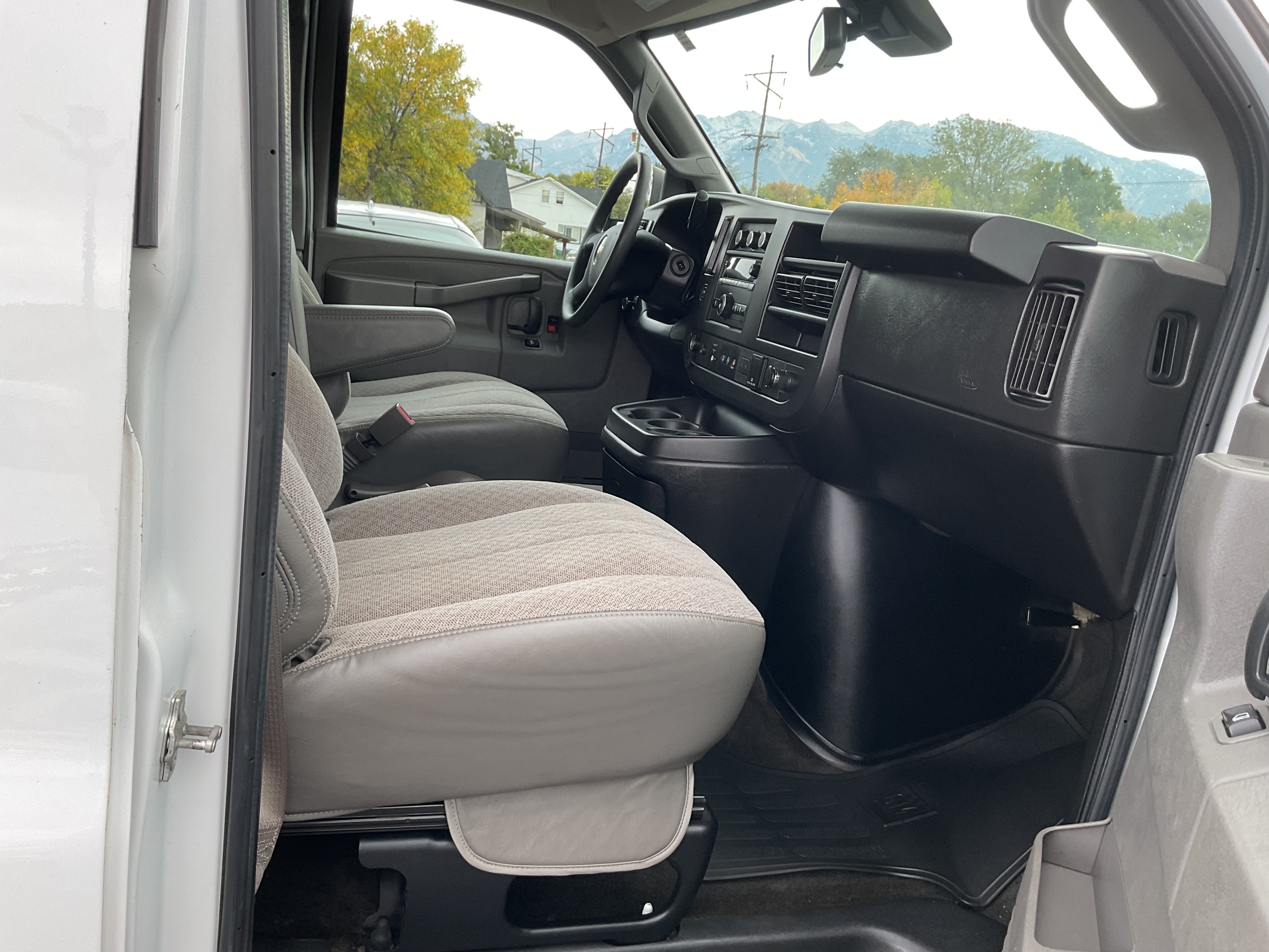 Used 2019 Chevrolet Express 3500 LT w/ LT Preferred Equipment Group RWD image 10