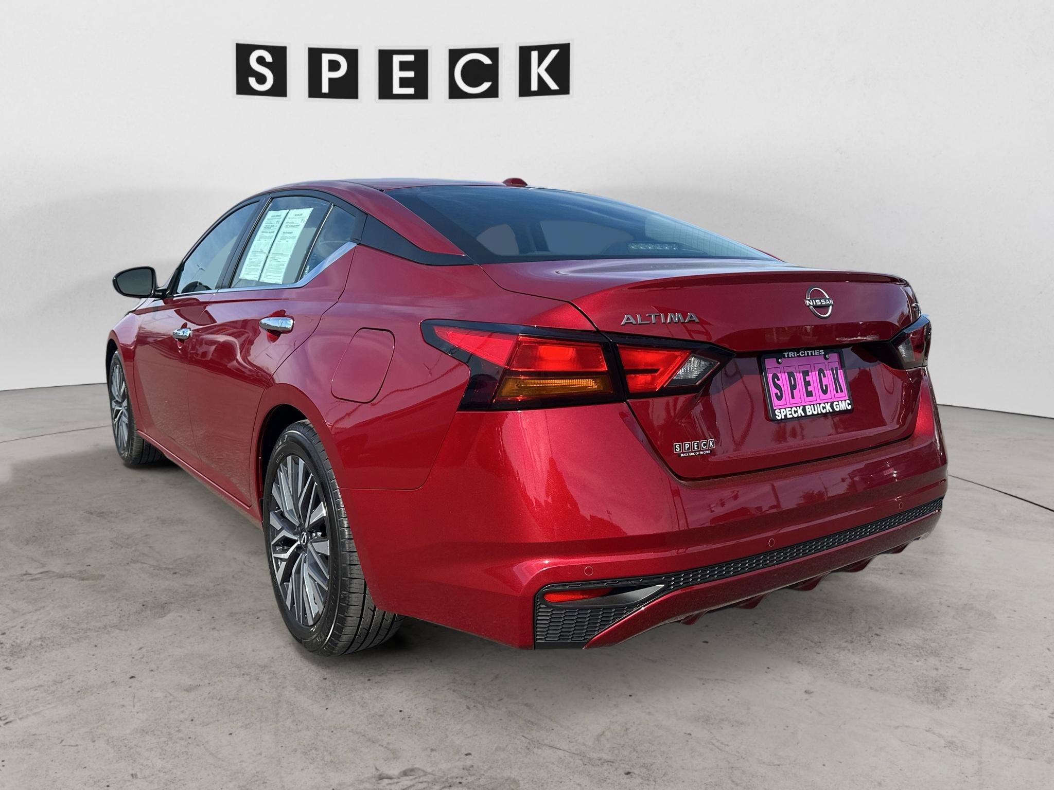 Used 2024 Nissan Altima 2.5 SV FWD image 3