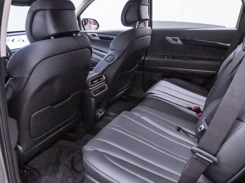 Certified 2025 Genesis GV80 2.5T Standard AWD/4WD image 10