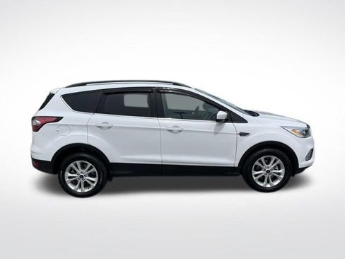 Used 2017 Ford Escape SE w/ Equipment Group 201A FWD image 12