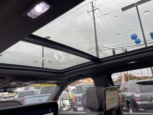 Used 2024 GMC Yukon XL Denali w/ Denali Reserve Package image 17