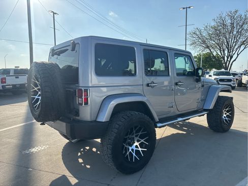 Used 2017 Jeep Wrangler Unlimited Sahara w/ Connectivity Group image 2