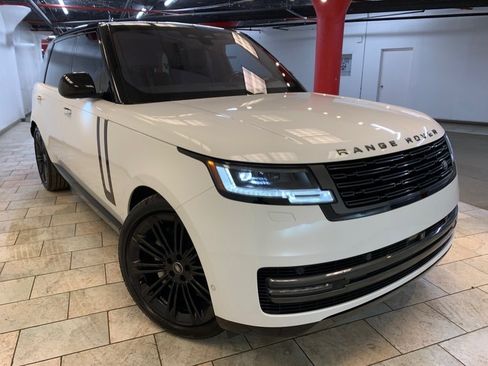 Used 2023 Land Rover Range Rover Long Wheelbase SE AWD/4WD image 4