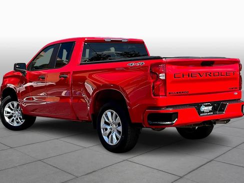 Used 2020 Chevrolet Silverado 1500 Custom w/ Custom Value Package image 12