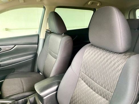Used 2019 Nissan Rogue S FWD image 15