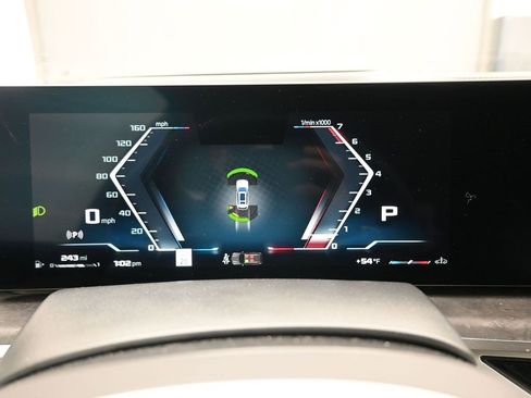 Used 2025 BMW X7 M60i w/ Executive Package image 11