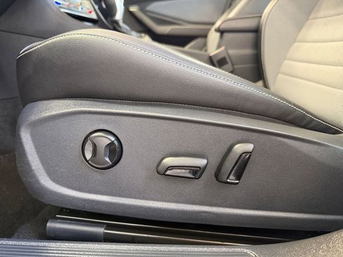 Used 2025 Volkswagen Jetta SE image 23